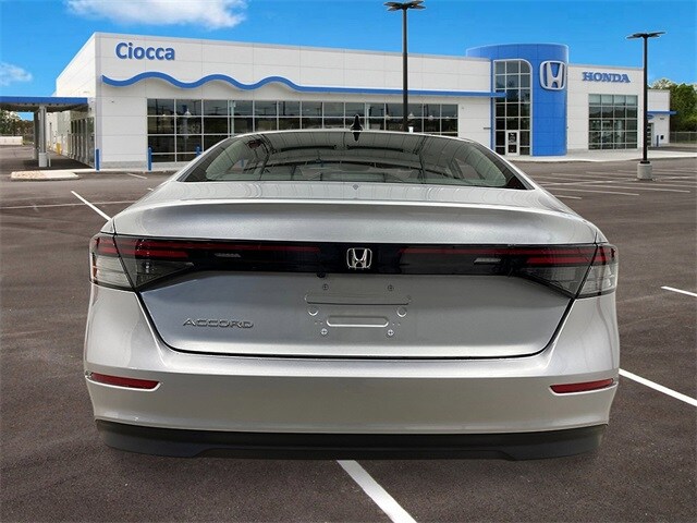 2025 Honda Accord SE photo 4
