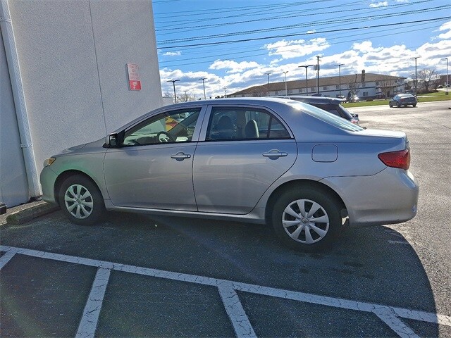 2010 Toyota Corolla LE photo 2