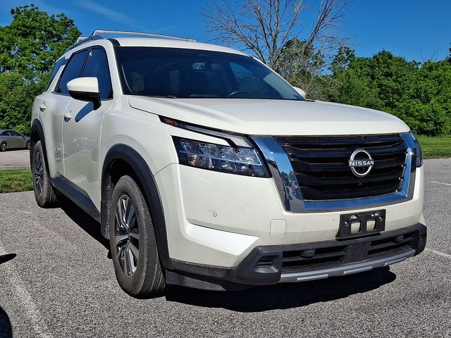 2023 Nissan Pathfinder SL 4WD's photo