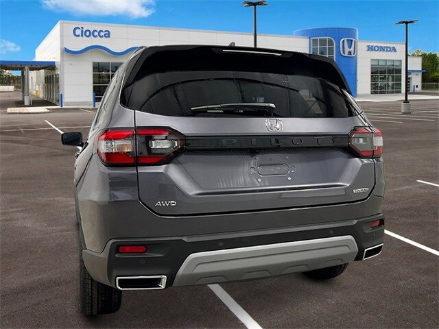 2025 Honda Pilot Touring photo 4