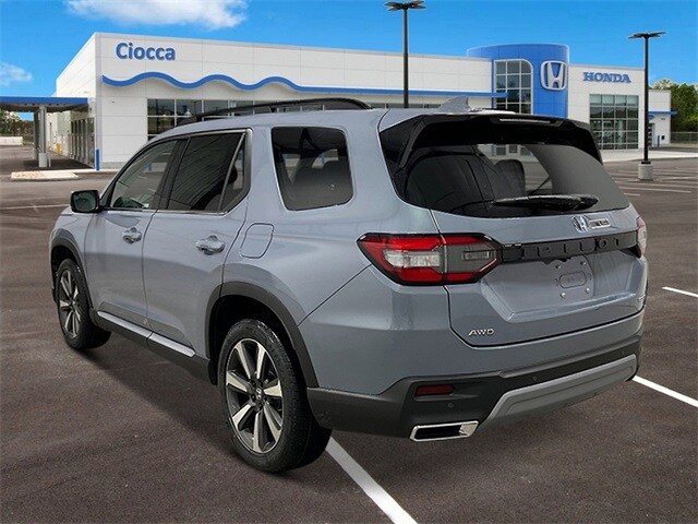 2025 Honda Pilot Touring photo 2