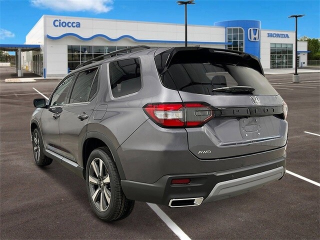 2025 Honda Pilot Touring photo 3
