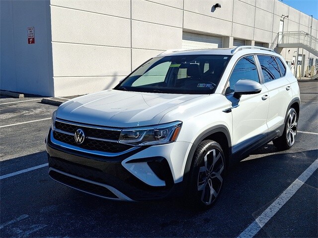 2022 Volkswagen Taos SEL photo 2