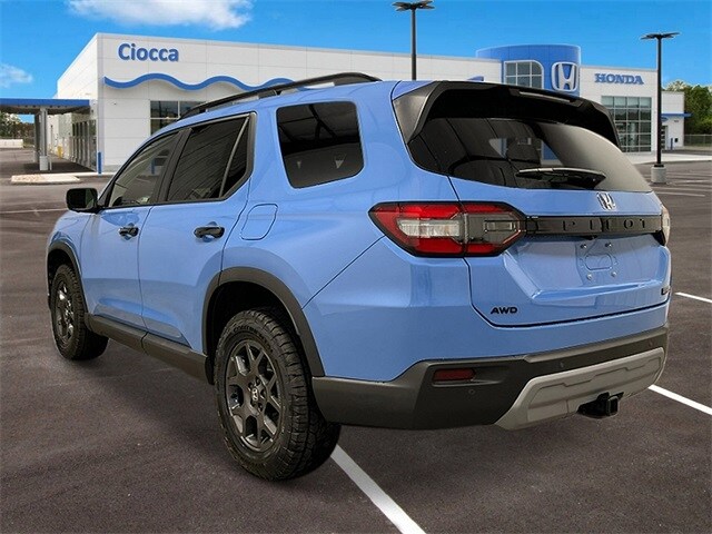 2025 Honda Pilot TrailSport photo 2