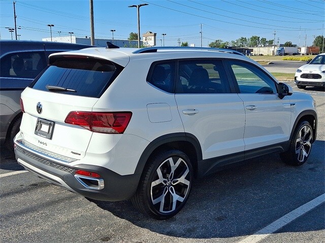 2022 Volkswagen Taos SEL photo 4