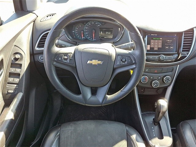 2021 Chevrolet Trax LT photo 2