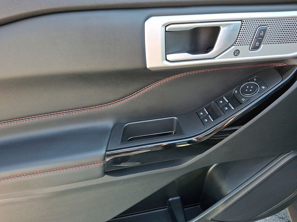 2023 Ford Explorer ST-LINE - Photo 15