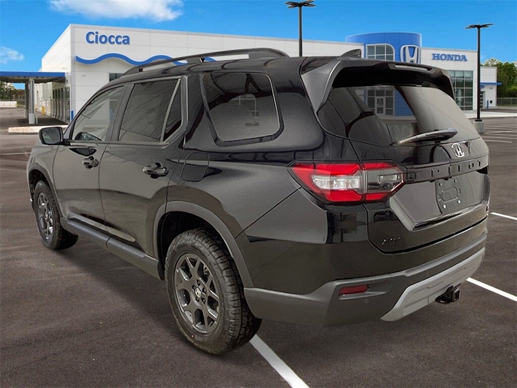 2025 Honda Pilot TrailSport photo 2