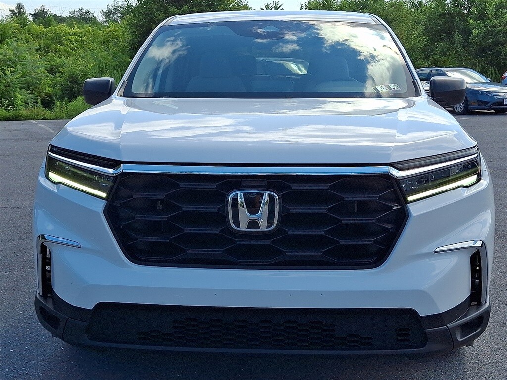 2023 Honda Pilot LX photo 4