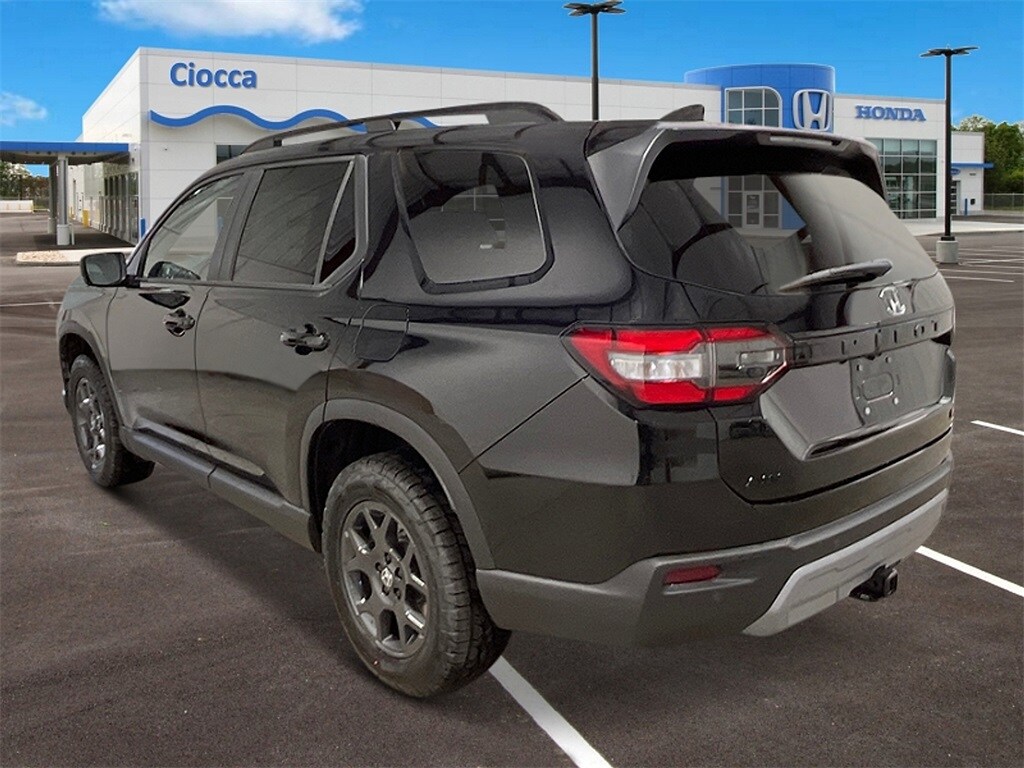 2025 Honda Pilot TrailSport photo 2