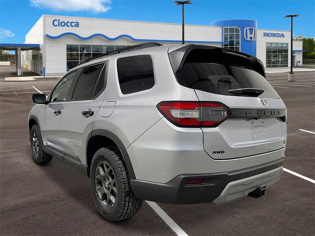 2025 Honda Pilot TrailSport photo 3