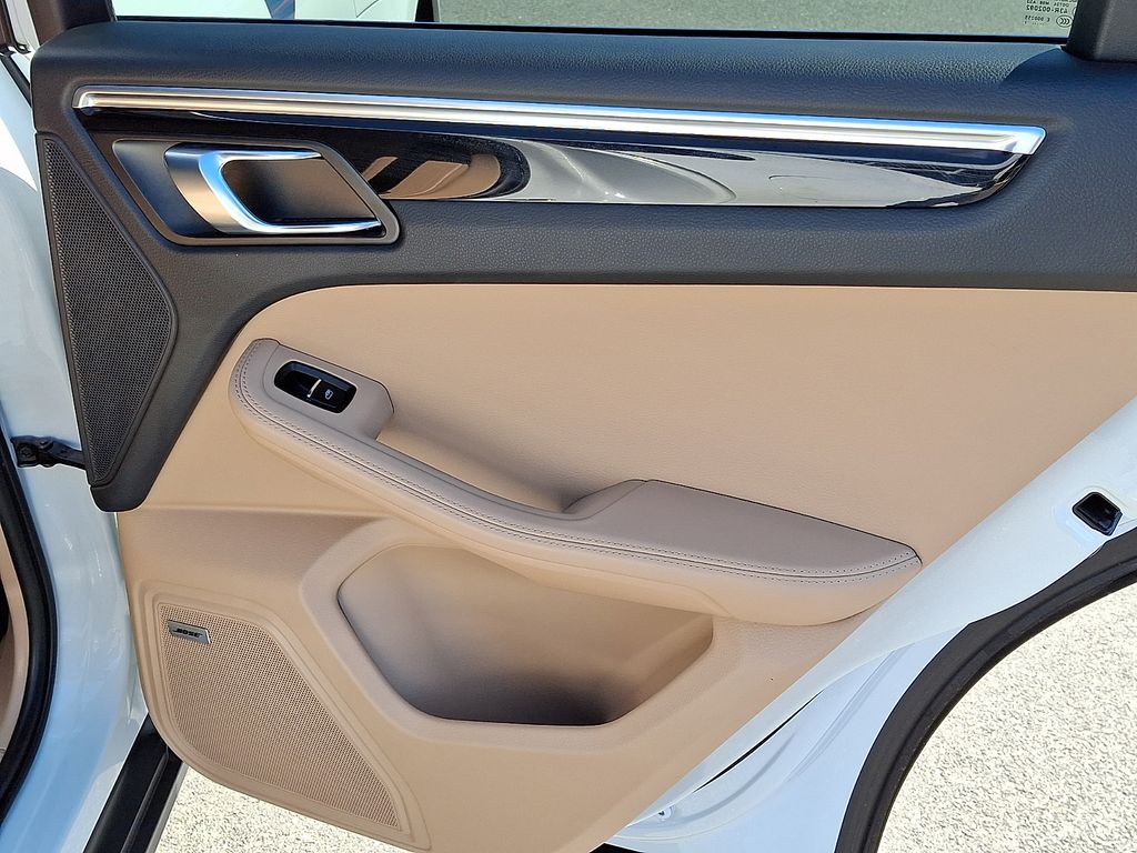 2021 Porsche Macan S - Photo 19