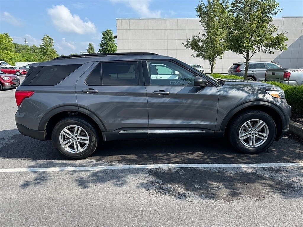 2022 Ford Explorer XLT photo 2