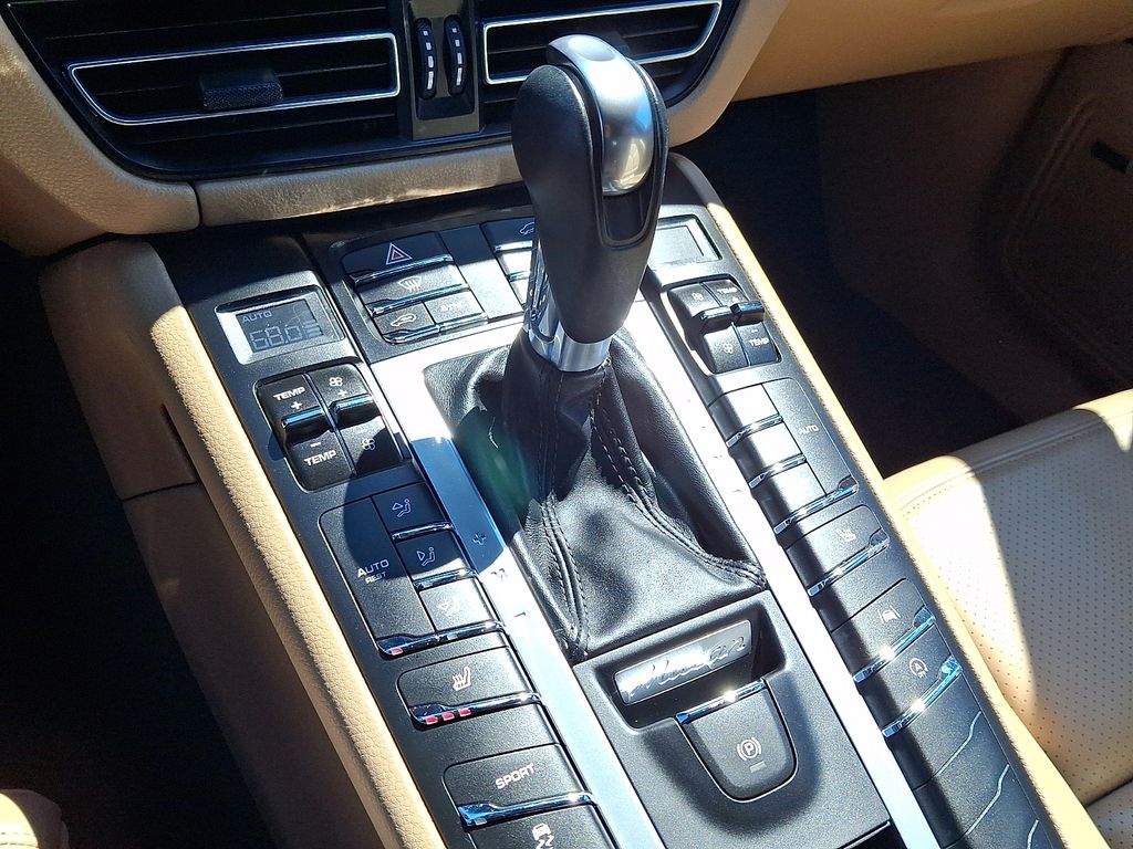 2021 Porsche Macan S - Photo 28