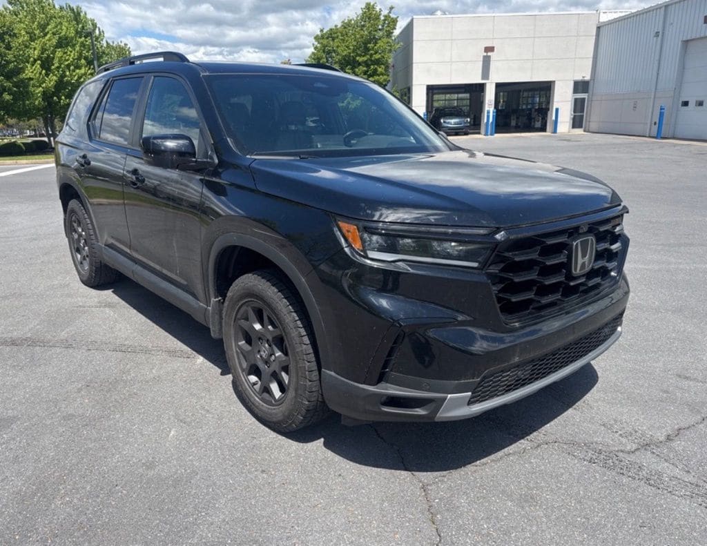2025 Honda Pilot TrailSport AWD's photo