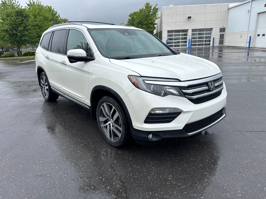 2017 Honda Pilot 4WD Touring's photo