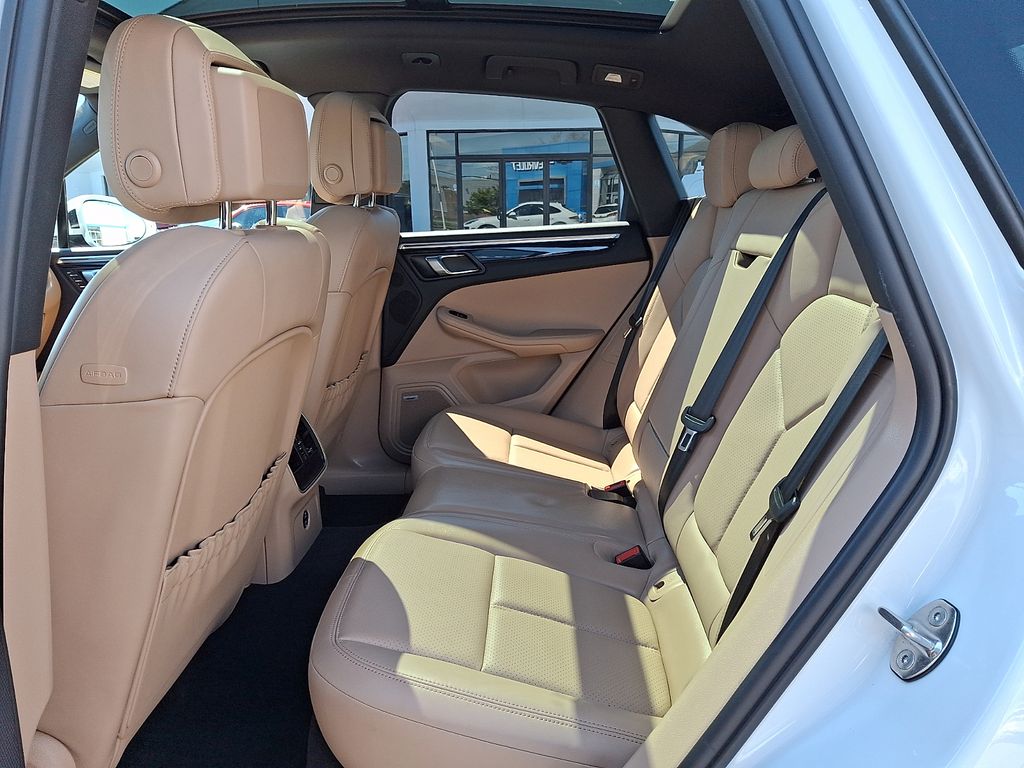 2021 Porsche Macan S - Photo 24