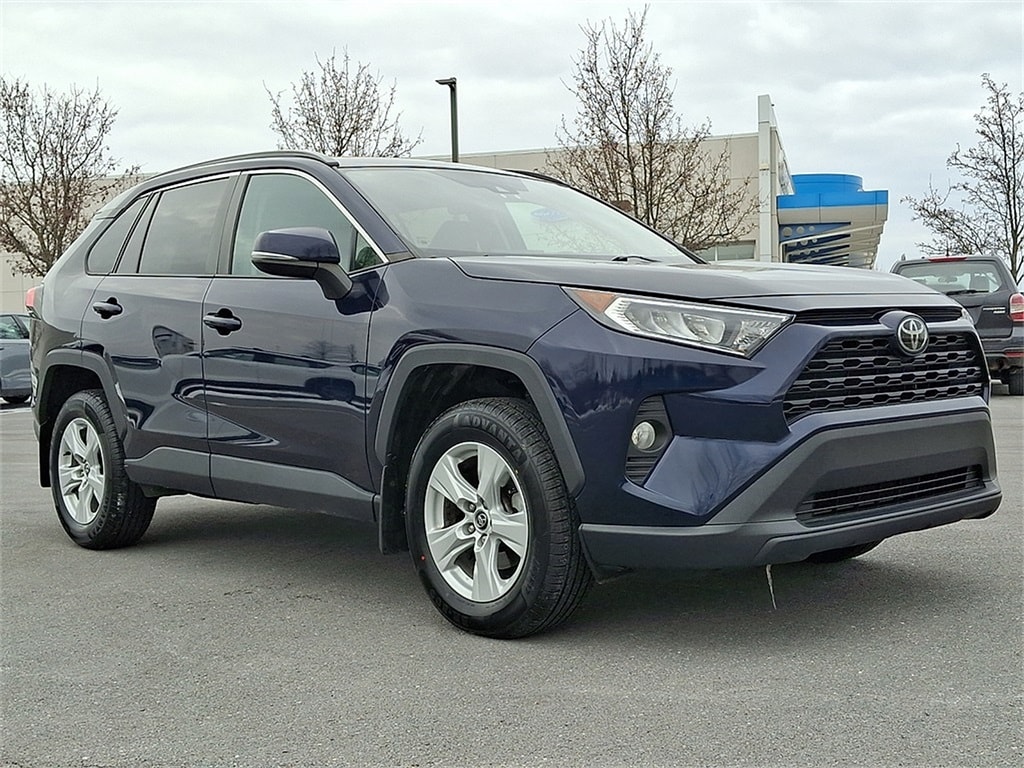 2020 Toyota RAV4 XLE's photo