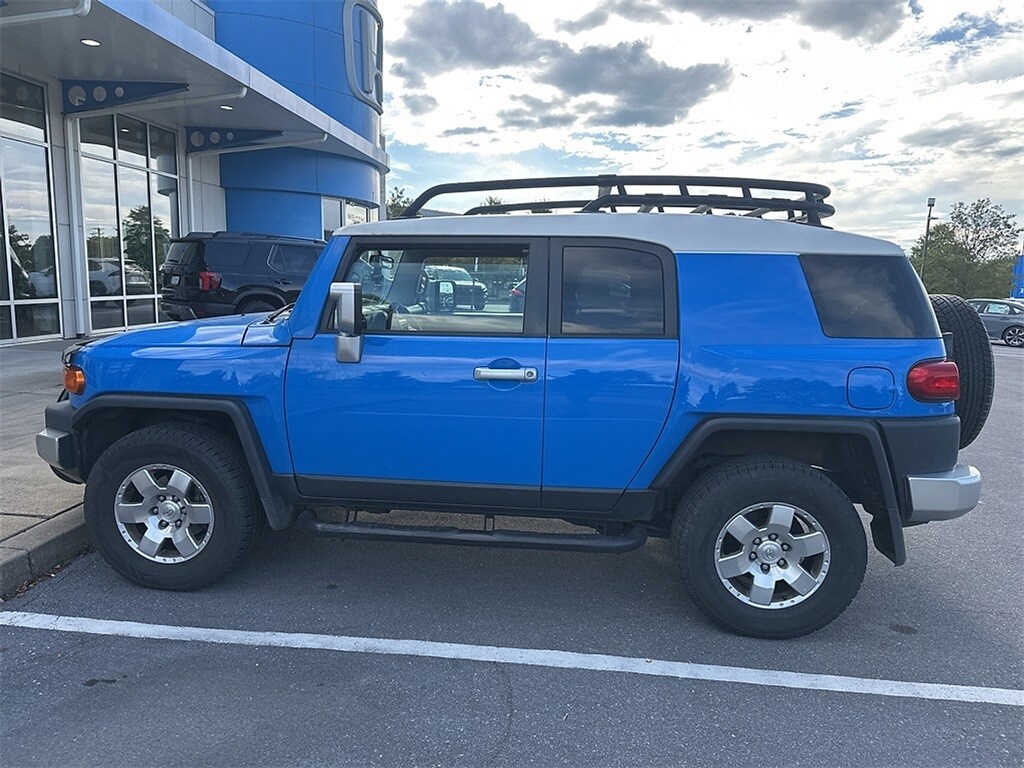 2007 Toyota FJ Cruiser Base photo 2