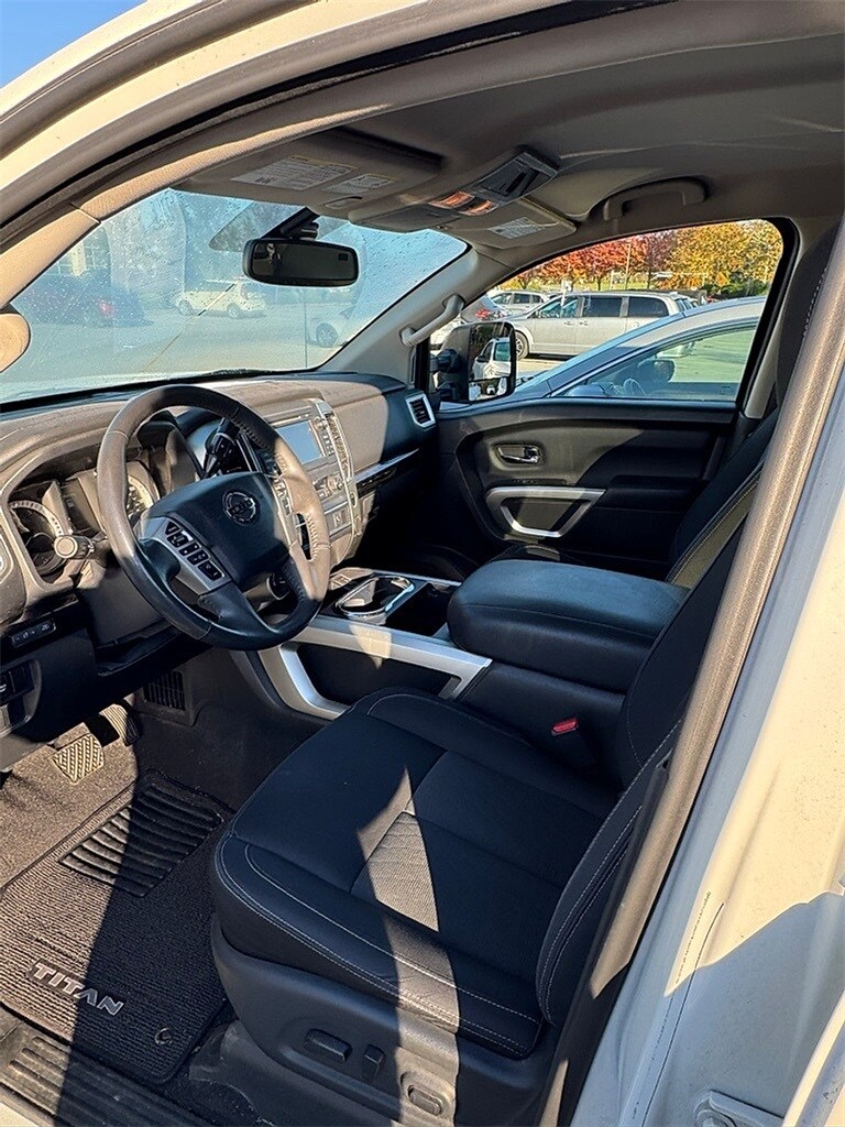 2017 Nissan Titan SV photo 3