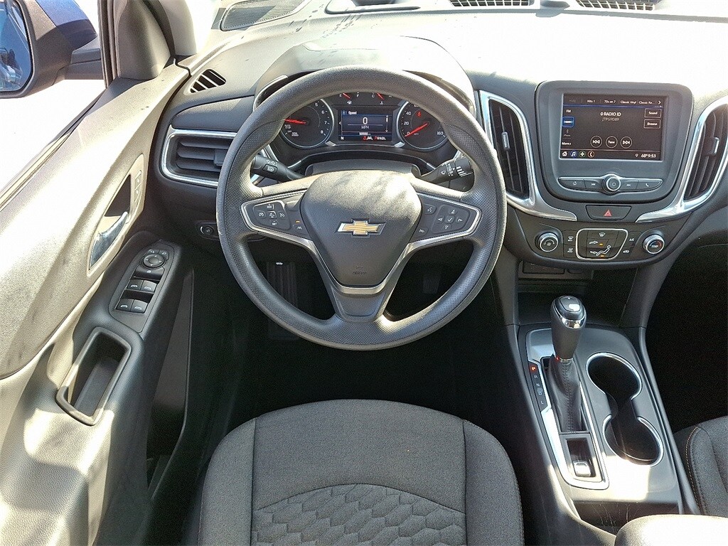 2020 Chevrolet Equinox LT photo 2
