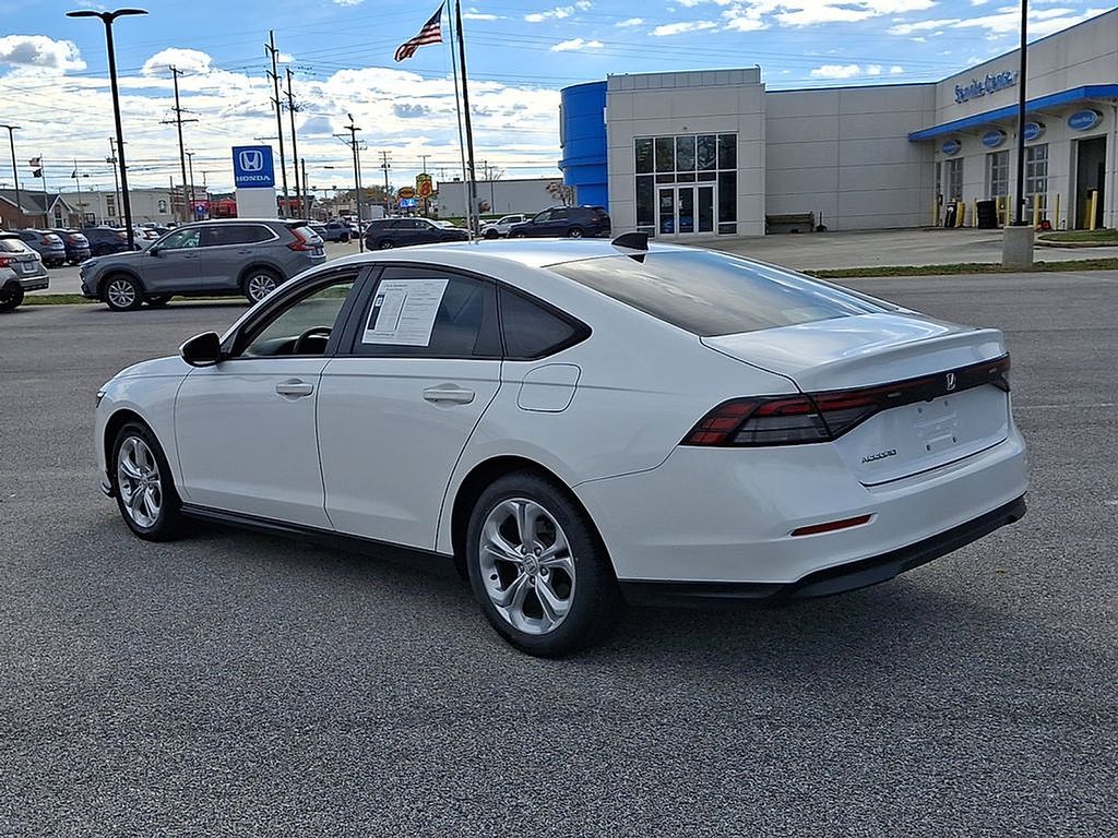 2023 Honda Accord LX - Photo 9