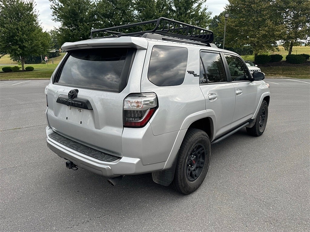 2023 Toyota 4Runner TRD Off-Road photo 2
