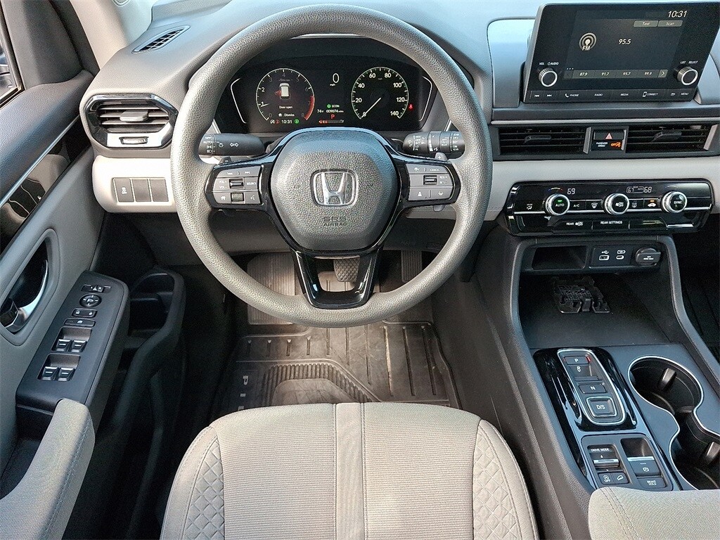 2023 Honda Pilot LX photo 2
