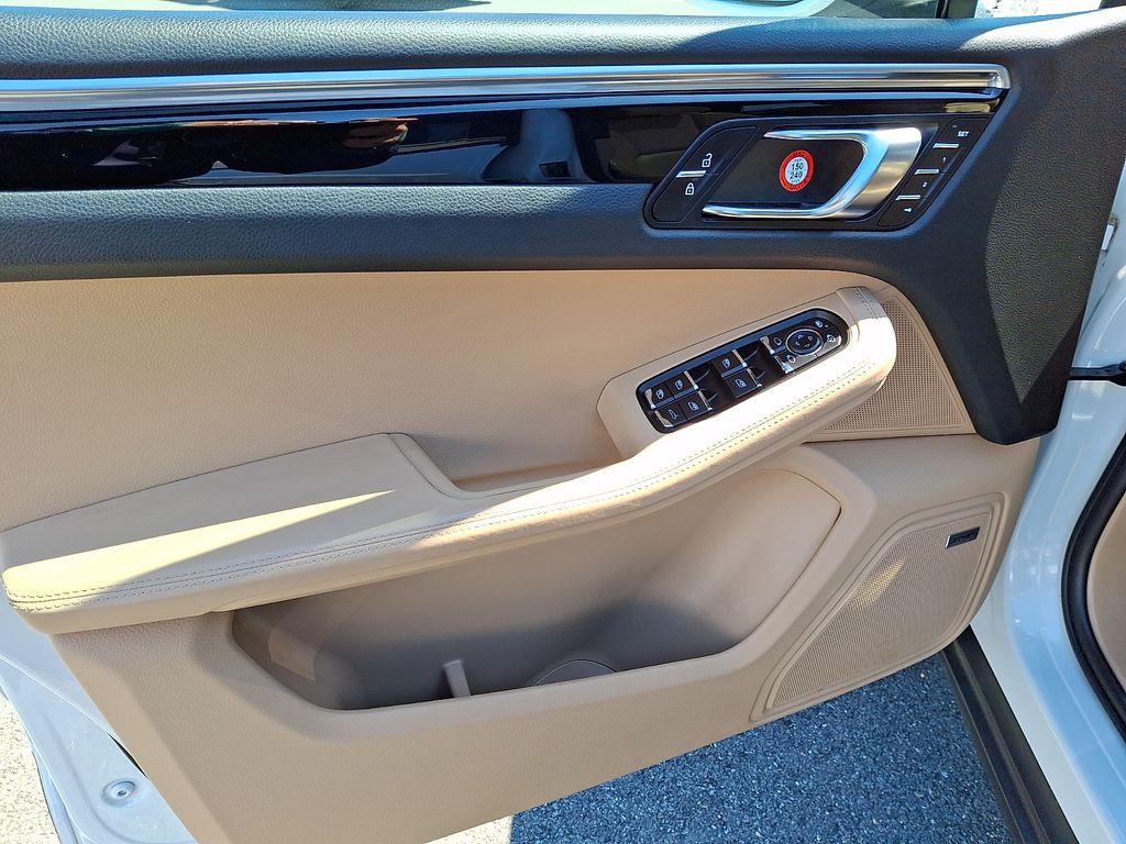 2021 Porsche Macan S - Photo 25