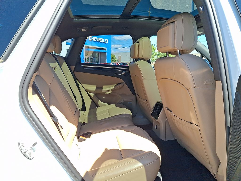2021 Porsche Macan S - Photo 20