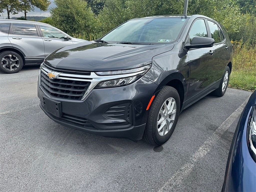 2022 Chevrolet Equinox LS photo 3