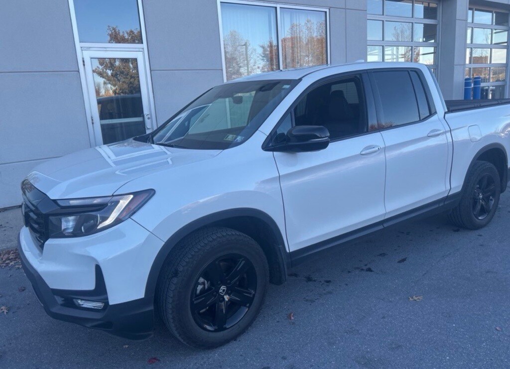 2023 Honda Ridgeline Black Edition photo 2