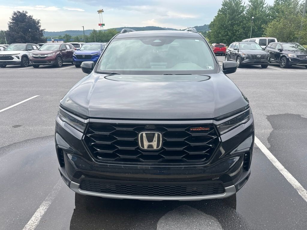 Used 2025 Honda Pilot TrailSport SUV