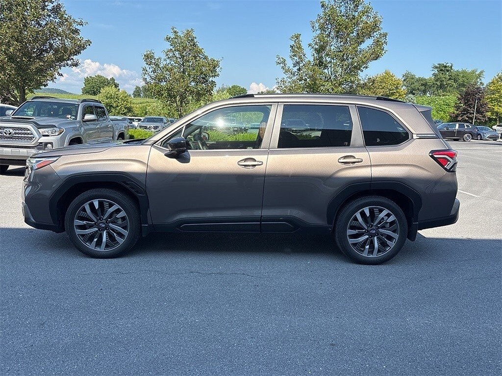 2025 Subaru Forester Touring photo 3
