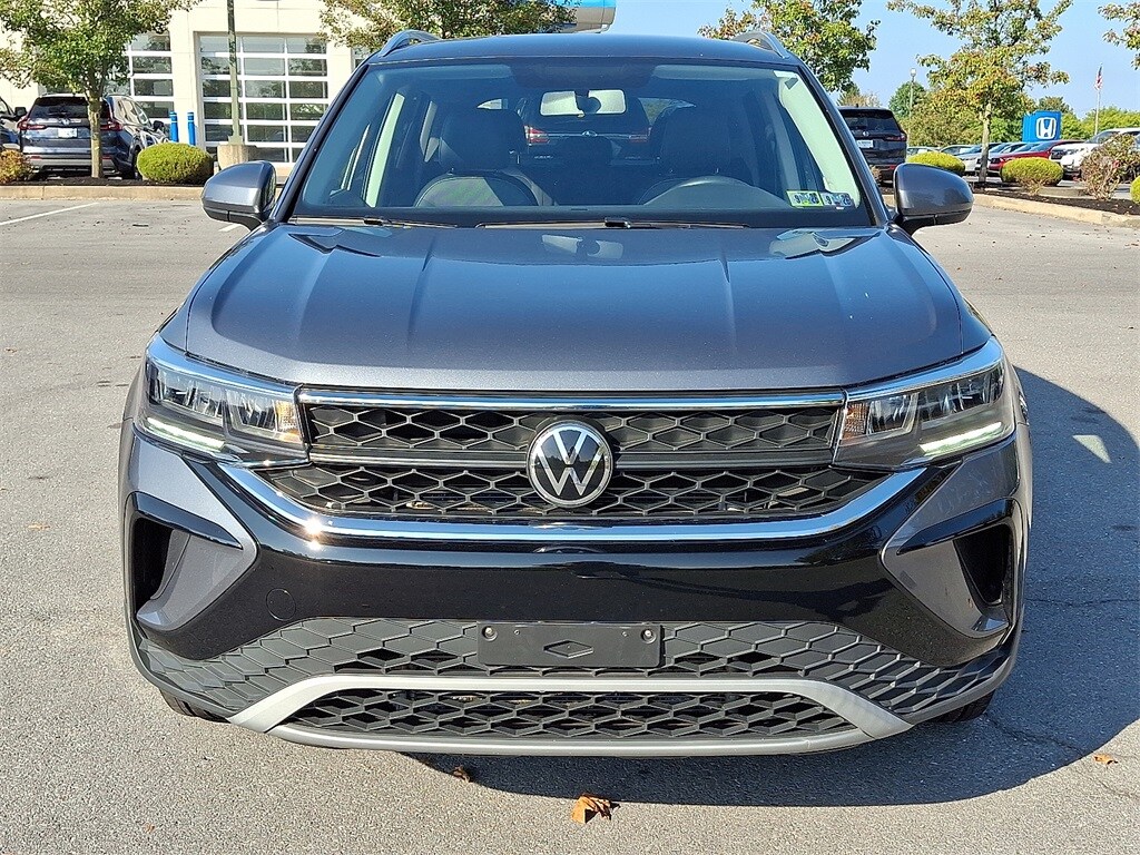 2022 Volkswagen Taos SE photo 3