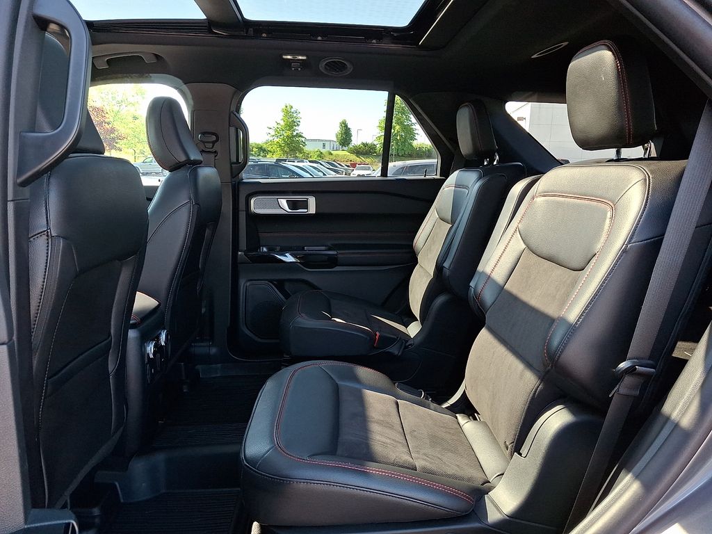 2023 Ford Explorer ST-LINE - Photo 13