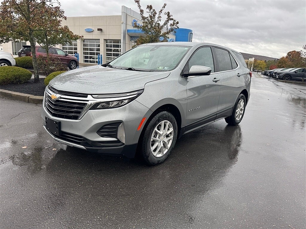 2023 Chevrolet Equinox LT photo 2
