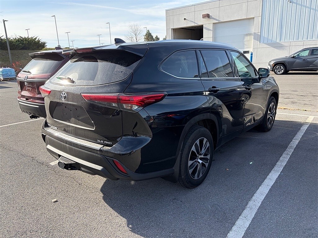 2020 Toyota Highlander XLE photo 2
