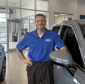 Staff member Robert Saar from ID_de2d88593291