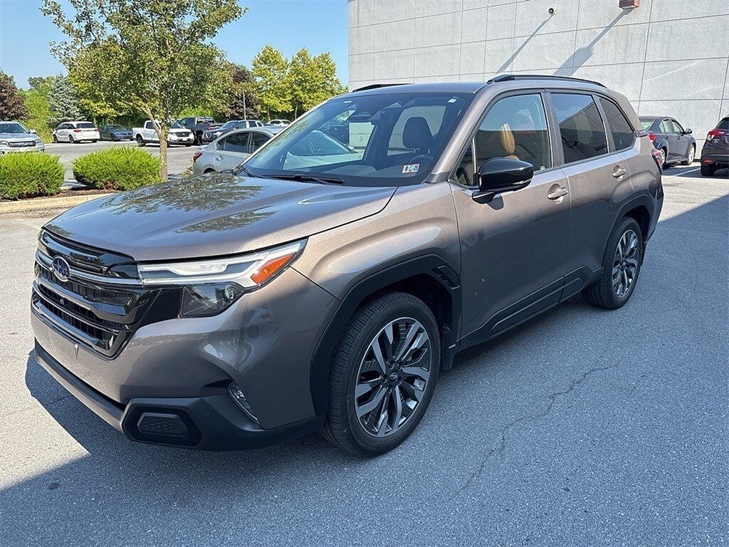 2025 Subaru Forester Touring photo 2