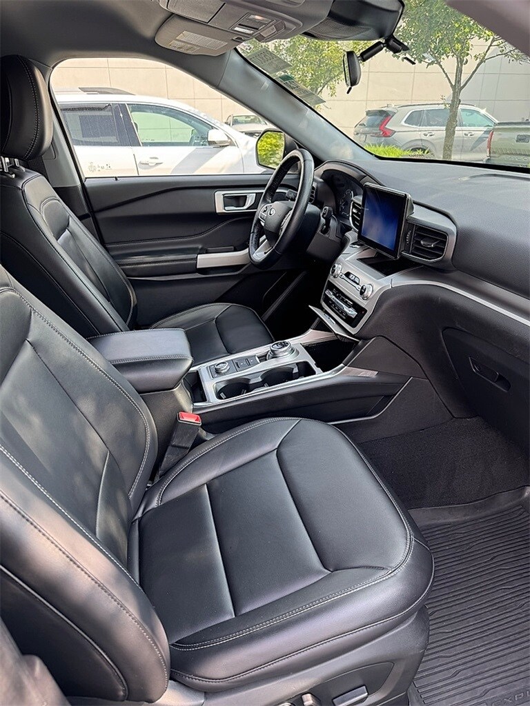 2022 Ford Explorer XLT photo 3