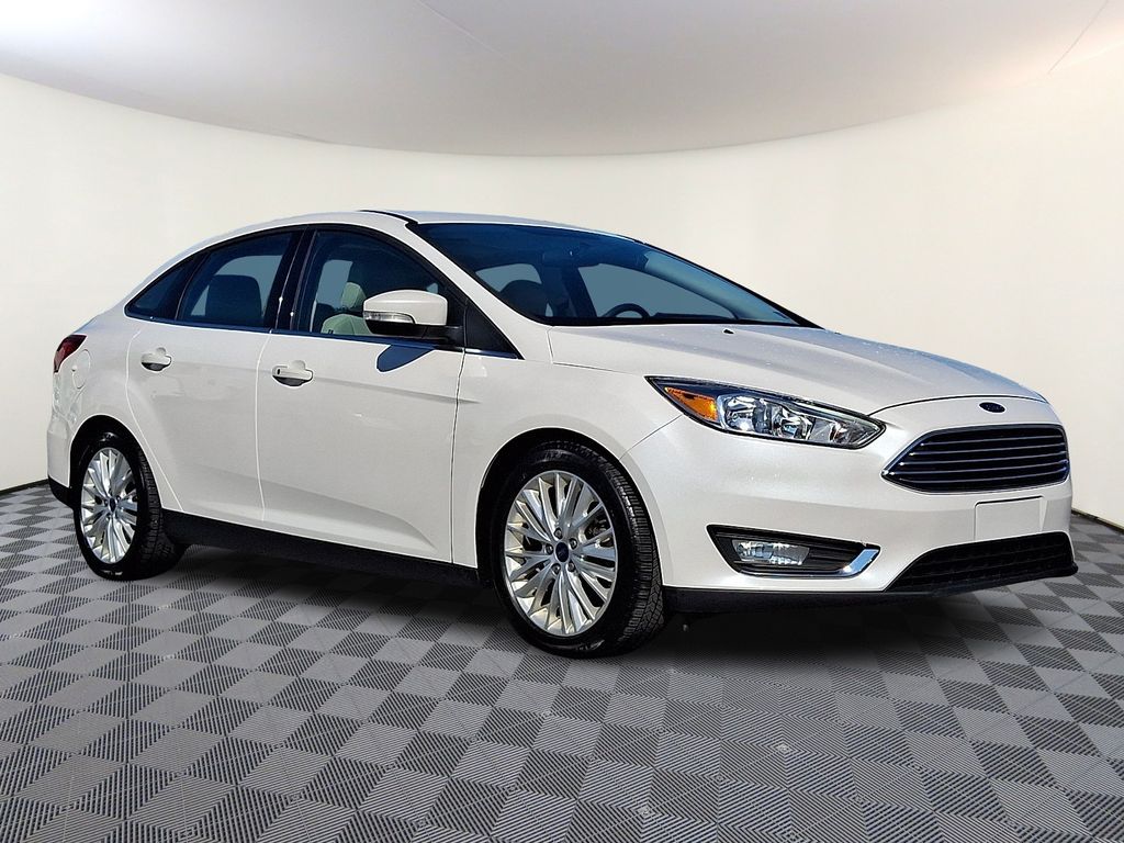 2018 Ford Focus Sedan Titanium's photo