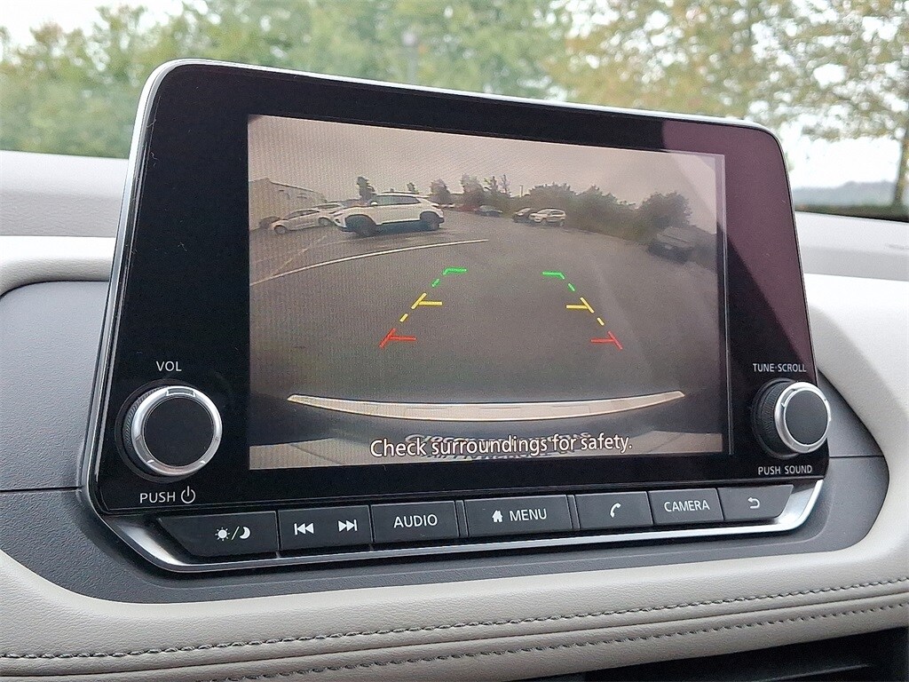 2023 Nissan Rogue SV photo 2