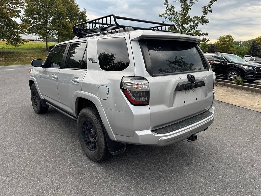 2023 Toyota 4Runner TRD Off-Road photo 3