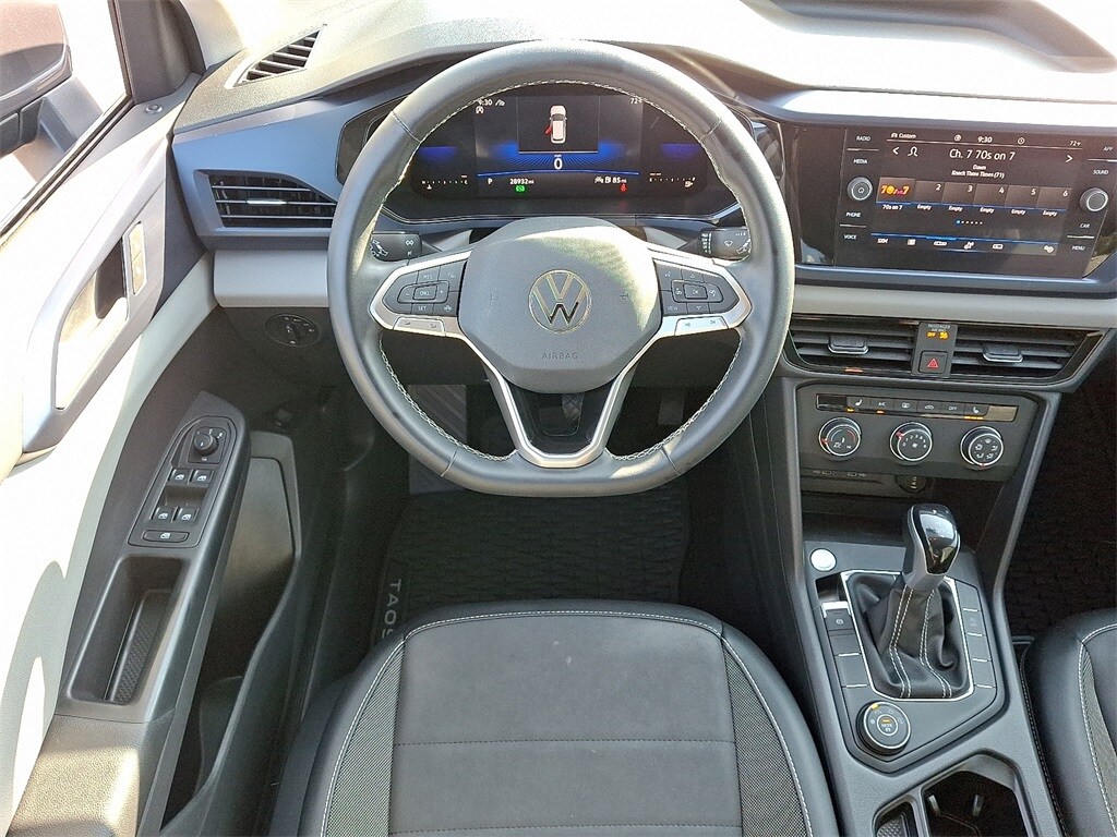 2022 Volkswagen Taos SE photo 2