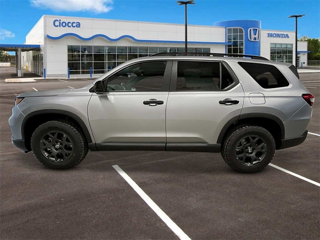 2025 Honda Pilot TrailSport photo 2