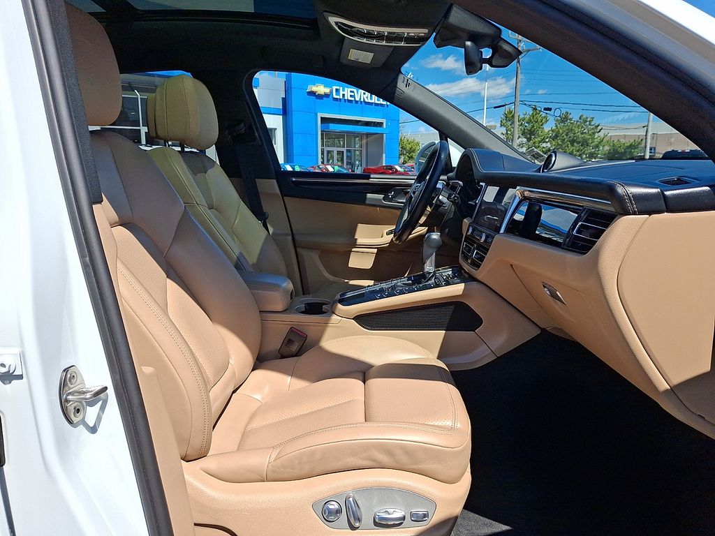 2021 Porsche Macan S - Photo 22