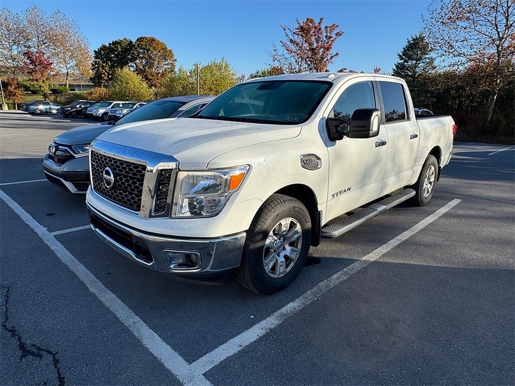 2017 Nissan Titan SV photo 2