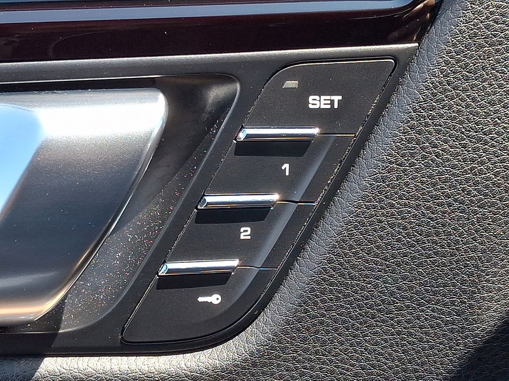 2021 Porsche Macan S - Photo 39