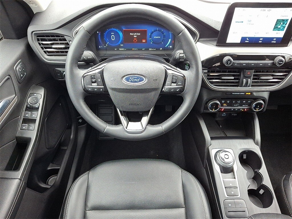 2022 Ford Escape SEL photo 2